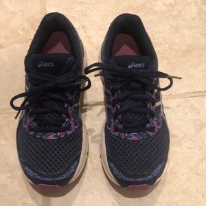 ASICS Gel Excite 4.  Good condition